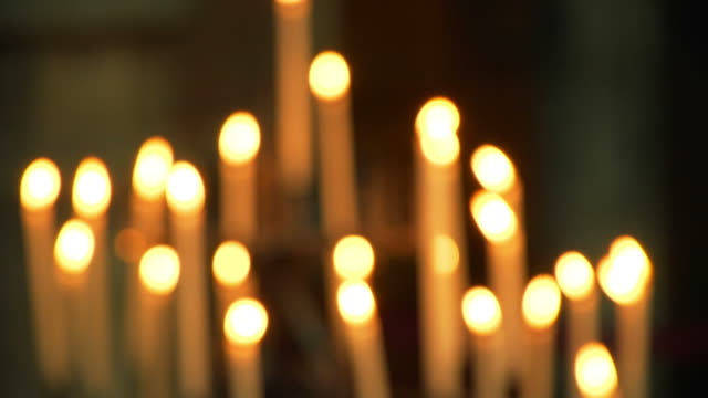 background-candles-burning-in-the-Church