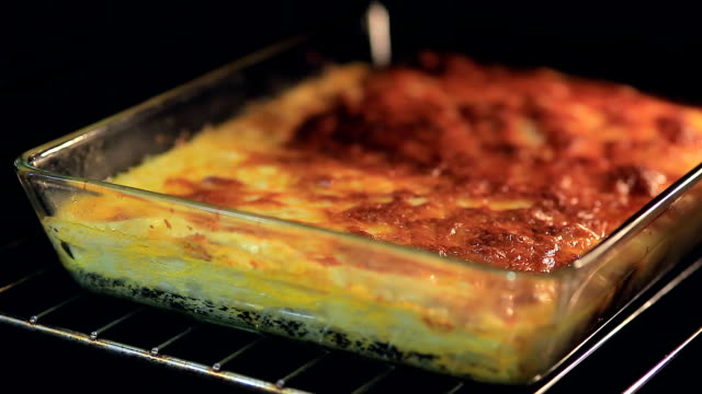Lasagne-ist-im-Ofen-gebacken.-hausgemachte-Speisen