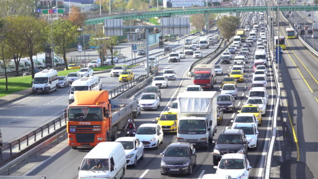 Traffic-Jam-On-Istanbul,-Metrobus,-Cars-Driving-Slowly