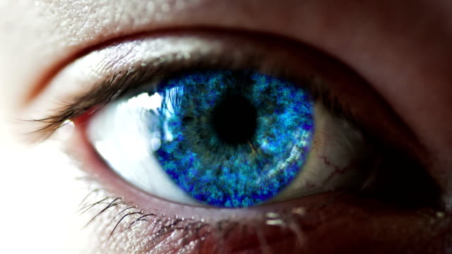 Primer-plano-de-una-pupila-de-ojos-azules,-iris-fuego-3D-animación-de-bucle