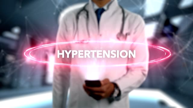 Hypertonie---männlich-Arzt-mit-Handy-öffnet-und-Hologramm-Krankheit-Wort-berührt