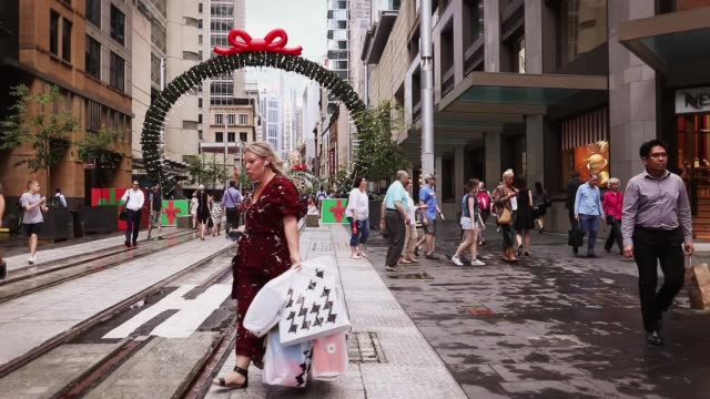 Christmas-retail-shoppers-during-the-festive-season