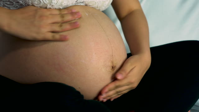 Pregnant-women-are-applying-skin-care-cream.