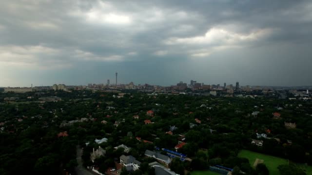 Antenne---Johanessburg-Skyline-mit-Blitz