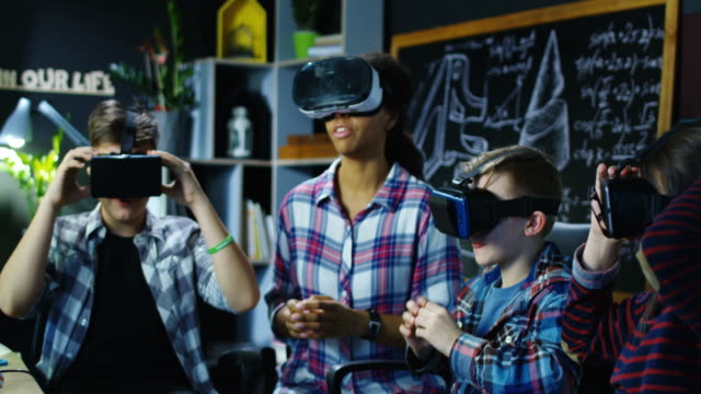 Children-with-teacher-exploring-virtual-world