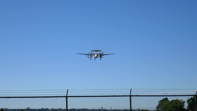 AWACS-en-el-aire-en-cámara-lenta