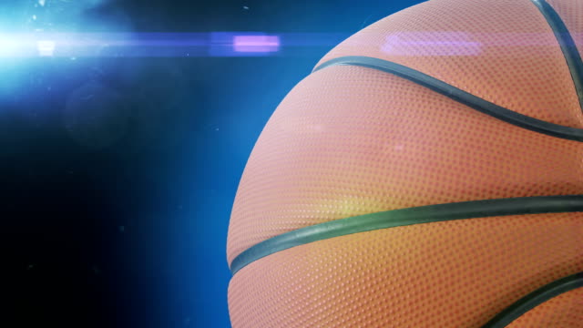 Schönen-Basketball-Ball-drehen-Nahaufnahme-in-Zeitlupe-auf-schwarz-mit-Stadion-Flare.-Geloopt-Basketball-3D-Animation-von-Spinning-Ball.-4-k-Ultra-HD-3840-x-2160.