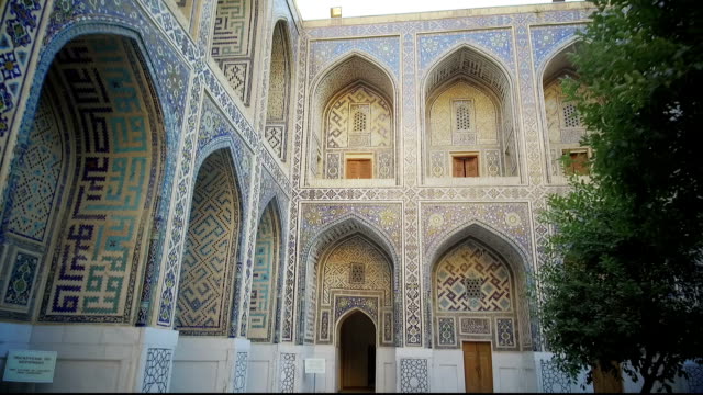 Madrazas-en-Bujará,-Uzbekistán