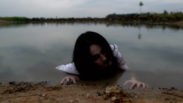asian-woman-make-up-ghost-face-at-the-swamp