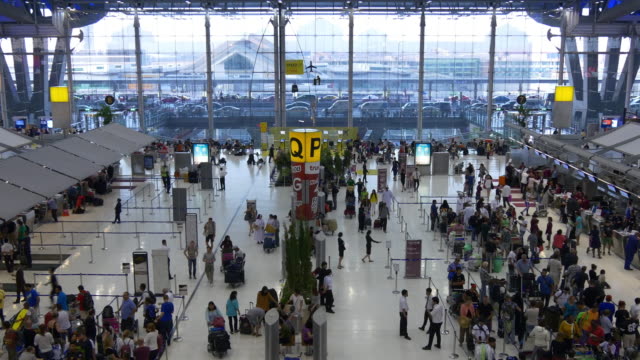 Singapur-Changi-Flughafen-Check-in-Zone-zweite-Etage-Panorama-4k-Filmmaterial