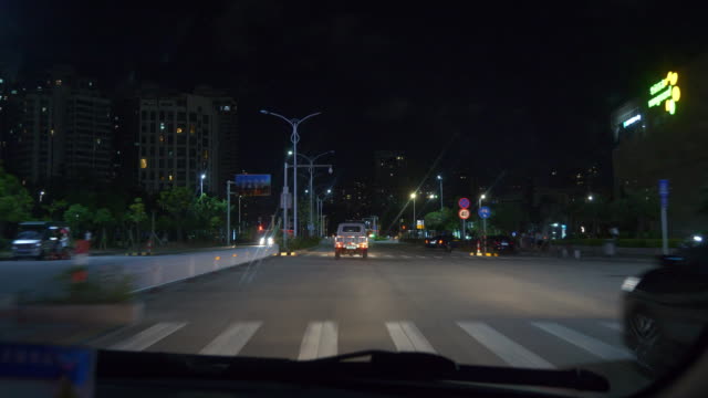 Nacht-beleuchtet-Zhuhai-Verkehr-Straße-Straße-Reise-vorderen-Pov-Panorama-4k-china