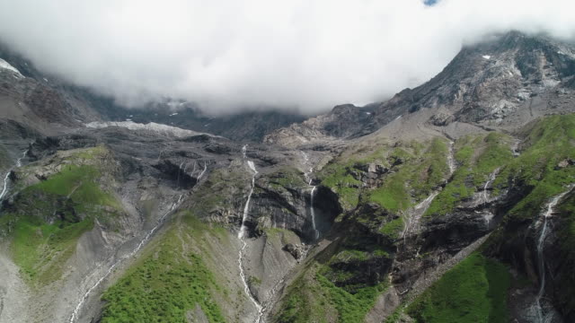 Aerial-steigen-vor-dem-Schnee-Berg-Gletscher