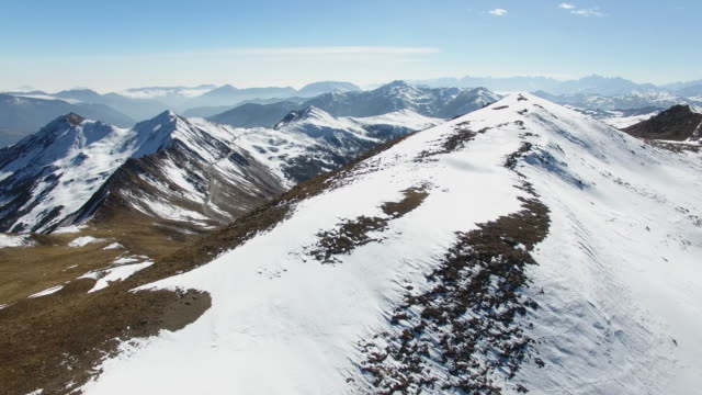 Luftaufnahme-des-Jiajin-Schnee-Berg-in-Sichuan-China,-4k