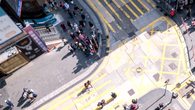 Draufsicht-Zeitraffer-von-Menschen-auf-der-Straße-in-Hongkong-Kreuzung.