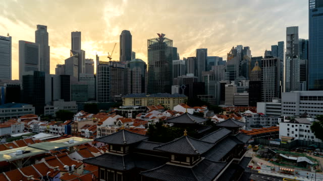 Buddha-Tooth-Relic-Temple-and-downtown-Singapore-city-in-china-town.-Financial-district-and-skyscraper-buildings-at-sunrise.