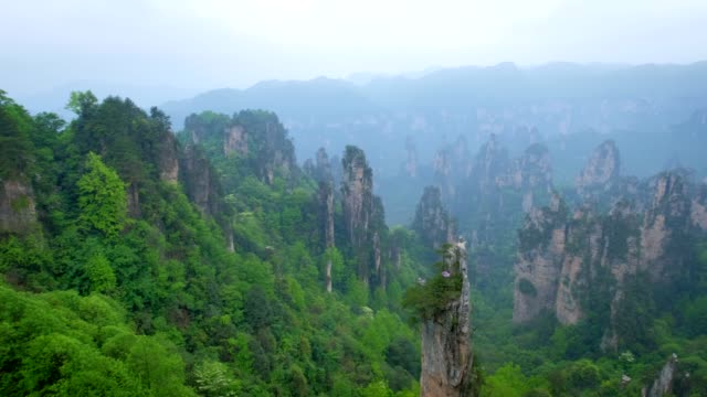 Montañas-Zhangjiajie,-China