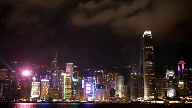 Licht-Show-und-die-Ifc-Gebäude-in-Hong-kong