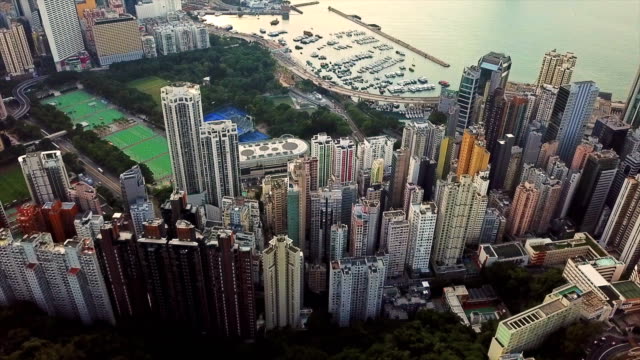 Hong-Kong-Downtown-und-den-Victoria-Harbour.-Bankenviertel-in-smart-City.-Wolkenkratzer-und-Hochhaus-Gebäude.-Luftbild-bei-Sonnenuntergang.