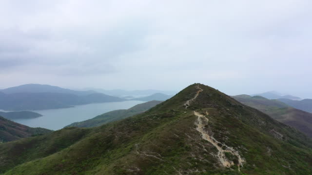 Luftbild-der-Berge-in-Sai-Kung,-Hong-Kong