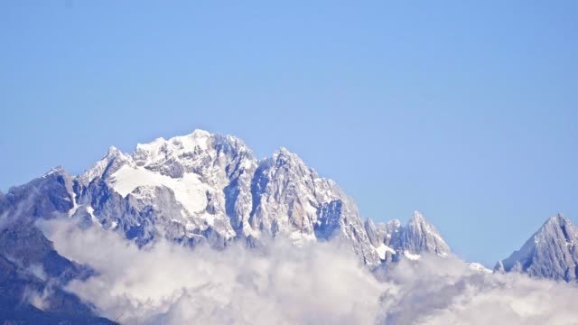 Montaña-de-la-nieve-del-dragón-de-Jade-(Yulong),-Lijiang,-Yunnan,-China.