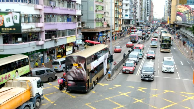 Hohen-Verkehrsaufkommens-im-Bezirk-Mongkok-in-Hongkong