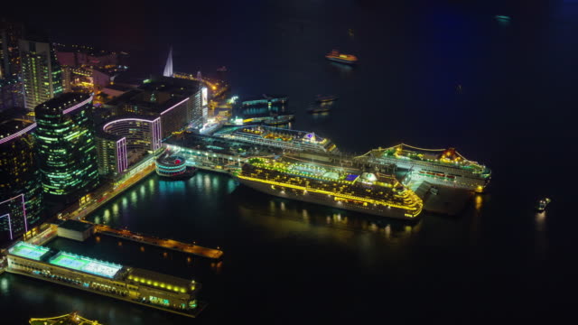 Nacht-Licht-Grachtenfahrt-dock-4-k-Zeitraffer-von-Hongkong-bay