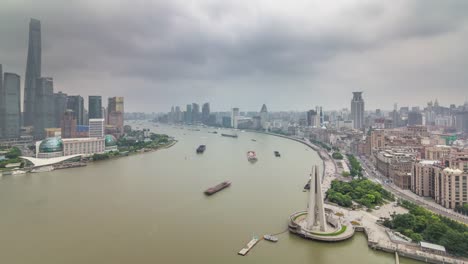 día-de-lluvia-China-shanghai-panorama-superior-del-techo-de-la-tráfico-río-Bahía-ciudad-4k-lapso-de-tiempo