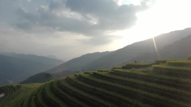 Longji-Reis-Terrasse-in-Ping-eine-Dorf-bei-Sonnenuntergang