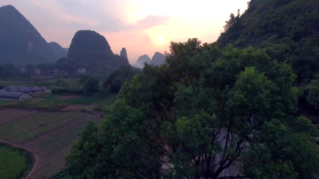 Yaungshuo-County-bei-Sonnenuntergang