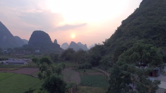 Yaungshuo-County-bei-Sonnenuntergang