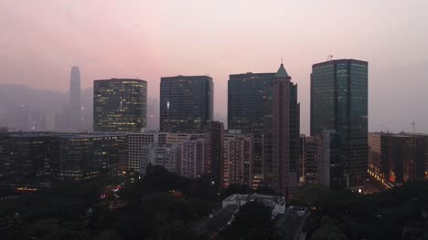vida-de-hong-kong-de-China-cielo-rosa-del-atardecer-bloque-panorama-aéreo-4k