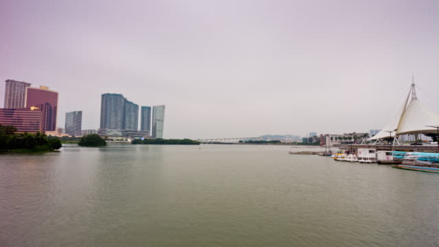 China-día-luz-Macao-ciudad-Bahía-agua-panorama-4k-lapso-de-tiempo