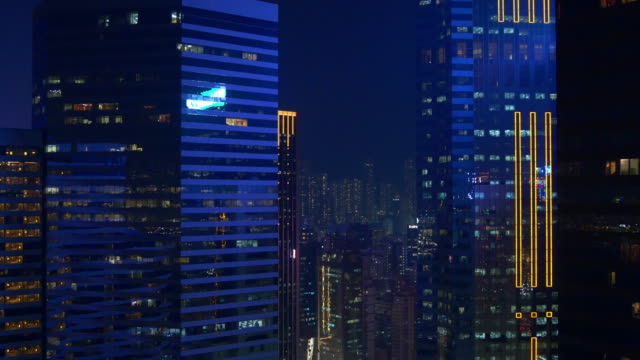 Abend-Zeit-Lichter-Hongkong-Innenstadt-Bay-Bau-Reflexion-auf-dem-Dach-Panorama-4k-china