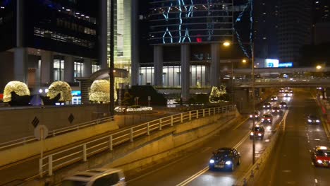 Nacht-Leuchtzeit-Hong-Kong-Stadt-Verkehr-Straße-Fußgängerbrücke-Panorama-4k-china