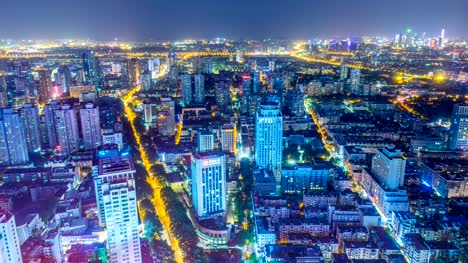 Lapso-de-tiempo:-vista-aérea-del-paisaje-del-horizonte-Nanjing-de-día-a-noche-hora-de-acometidas,-China