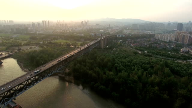 Vista-aérea-del-puente-del-río-Yangtze-de-Nanjing,-china