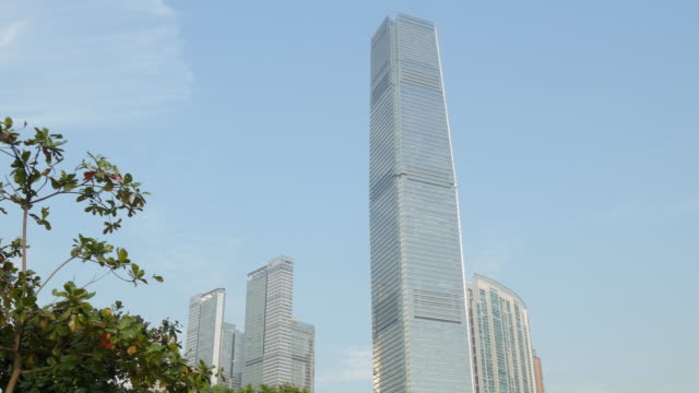 días-tiempo-edificio-famoso-de-la-CPI-de-la-ciudad-de-hong-kong,-Parque-hasta-vista-panorama-4k-de-china