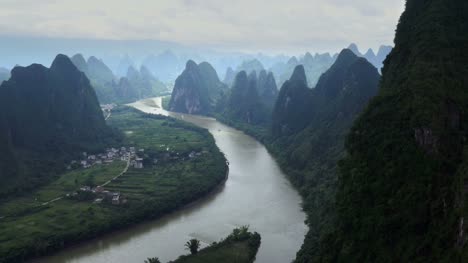 Beautiful-Traditional-Natural-Chinese-Landscape-Near-Yangshuo-And-Guilin-China