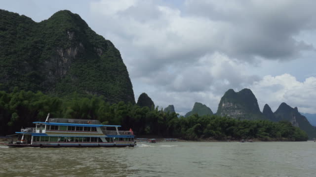 Boote-und-Fähren-am-Li-Fluss-Yangshuo-und-Guilin-China