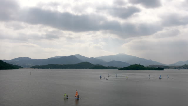 Zeitraffer-der-Landschaft-in-Hong-Kong-Tai-Mei-Tuk-aus-Dam-von-4k-video
