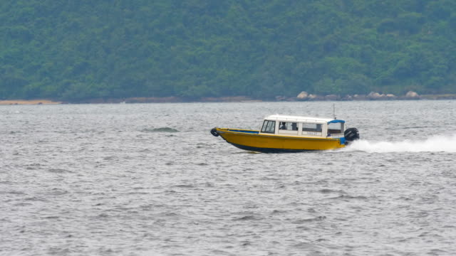 yacht/-speedboat-on-sea