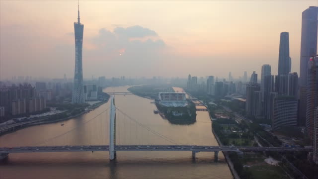 Sonnenuntergang-Himmel-Guangzhou-Stadt-Kanton-Turm-Liede-Brücke-Fluss-Insel-aerial-Panorama-4k-china