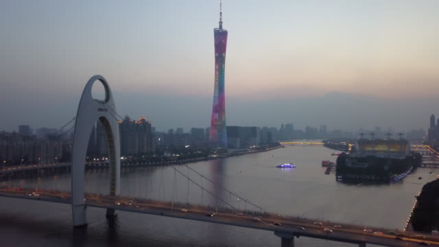 Sonnenuntergang-Guangzhou-Stadt-Kanton-Turm-Liede-Brücke-Fluss-Insel-aerial-Panorama-4k-china