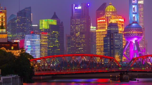 noche-iluminada-shanghai-puente-de-waibaidu-Bahía-panorama-4k-timelapse-china
