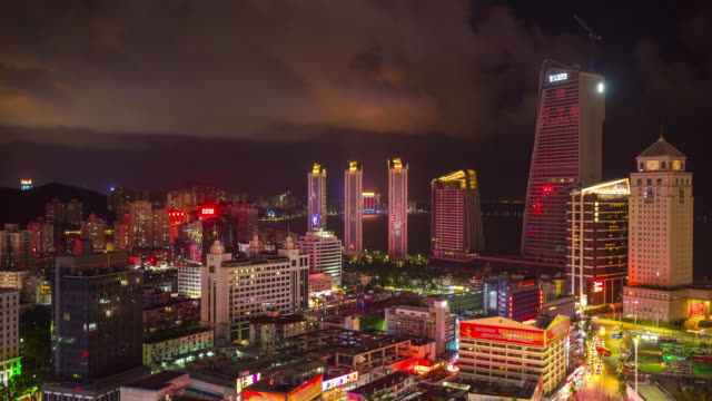 Nacht-hell-beleuchteten-Zhuhai-Stadtbild-Innenstadt-auf-dem-Dach-Panorama-4-k-Zeit-hinfällig,-china