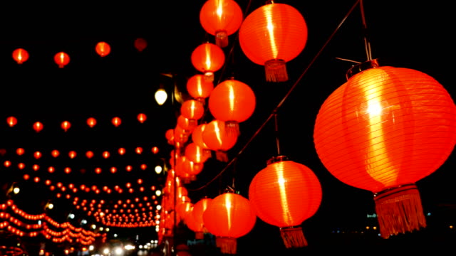 4K-chinesische-Papierlaternen-in-der-Nacht-zum-chinesischen-Neujahr-feiern-dekoriert