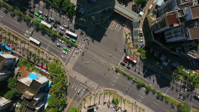 sonnigen-Tag-Zhuhai-Stadtbild-Verkehr-Kreuzung-aerial-Panorama-4k-china