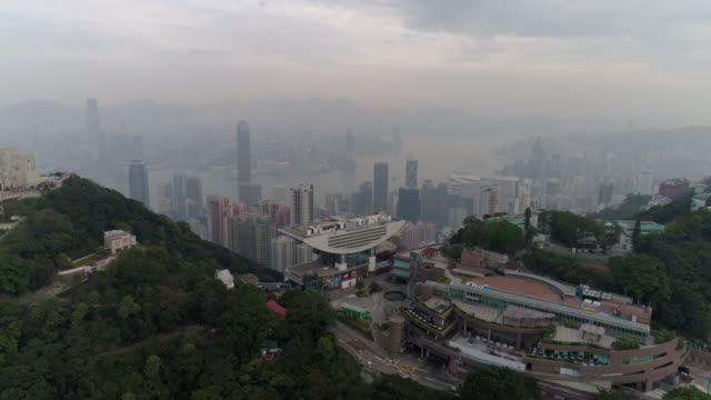 china-de-panorama-aéreo-4k-de-amanecer-nublado-hong-kong-famoso-pico-torre-Bahía