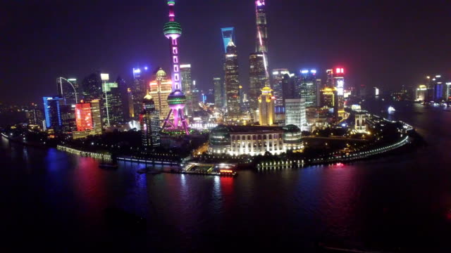 Toma-aérea-del-paisaje-urbano-de-Shanghai-y-el-horizonte-por-la-noche,-Shanghai,-China