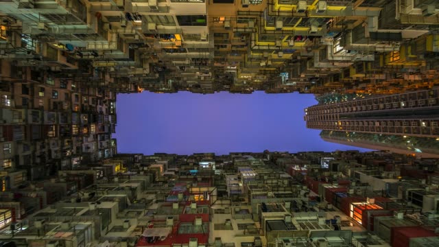 4K.-Zeit-Ablauf-alte-Wohnhäuser-in-Hong-Kong-Stadt